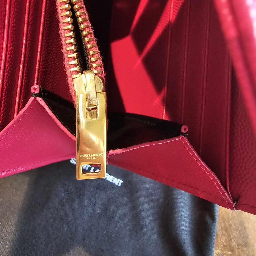 SAINT LAURENT CASSANDRE MATELASSÉ FUCHSIA WALLET - Picture 3 of 11